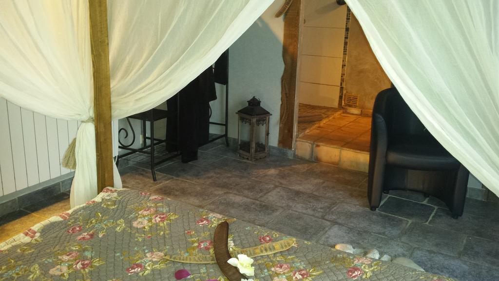 Chambres D Hotes ,Hotel ,Secret D'Une Nuit A Vicq Pres De Onnaing,Avec Piscine Pokoj fotografie